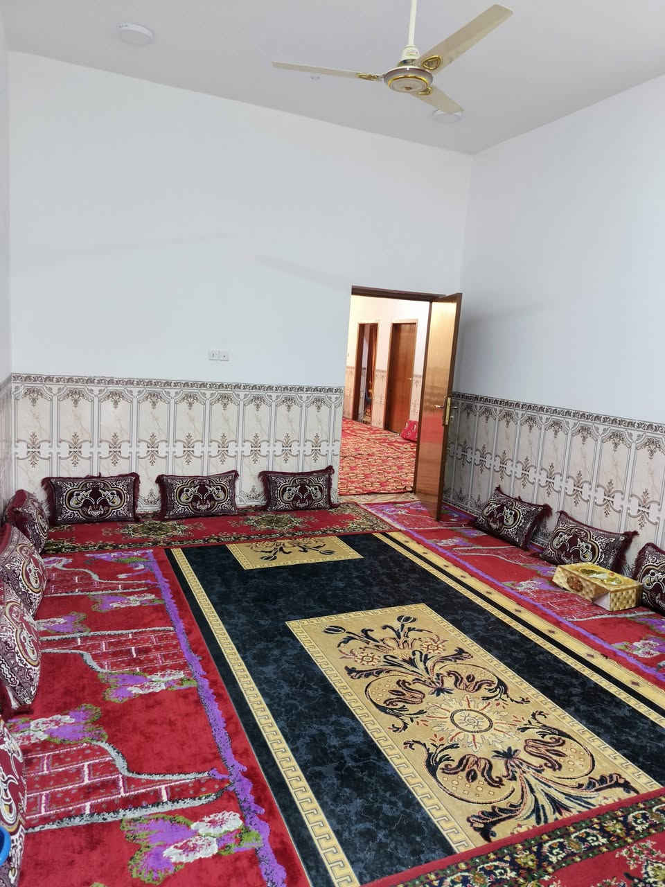 أسعد ألله أوقاتكم بكل خير🌹
الاتصال ***********
🔊 أعلان عرض أليوم أروع مايكون وبسعر مناسب ♦️

أرض مع دار سكن روعه
ألمساحه الكليه ( دونمين 5000 ألف متر )
على شارع 11 متر تبليط ( واجه لارض على شارع 60 متر مسيجه وكامله شقل درجه أولى ) 

تحتوي على دار سكن مساحة البناء 350 م
أرض مزروعه وكامله ومرتبه
على نهر جاري
جميع الخدمات متوفره ⚡

محتويات الدار ⬇️
كراج واسع + ديوان 
صاله ضيوف + موزع غرف
غرف نوم عدد 3 + مطبخ
صحيات خارجيه وداخليه

والبيت شقل درجه أولى 👍

نوع العقار : طابو ملك صرف تحويل بأسم المشتري
العنوان : البصره أبي الخصيب السبيليات شرقيه 

الاتصال ***********
