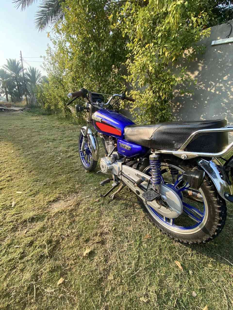 السلام عليكم دراجه سيفان 24دراجه اسبانه ماممدود عليه مكفوله اوراق اصولي كهربائياته سلف كله شغاله السعر 500وبيه مجال قليل 
مكاني ورديه داخل 
***********
