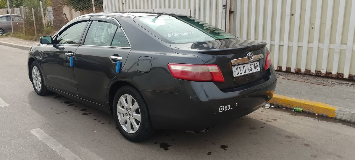 كامري للبيع 
موديل 2007
V6 سلندر 
السيارة فول 
رقم بغداد شرط التحويل 
رقم وسنوية جديد 
بيه نواقص 
مصبوغة عام 
السعر 70 وبيه مجال بسيط
مكانه بغداد حي العامل 
*********** وات ساب 
***********
