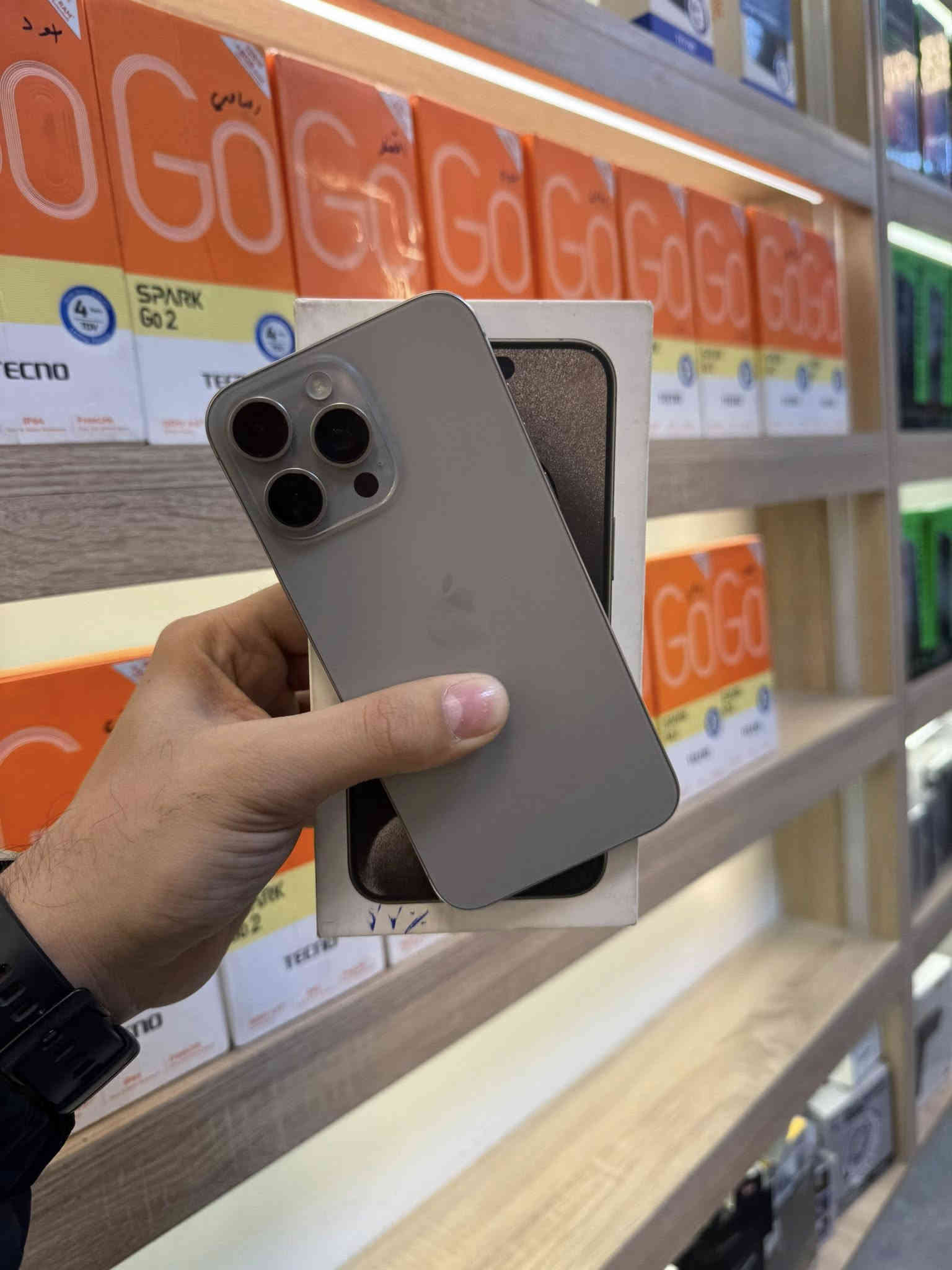 السلام عليكم اخوان 
مجموعة اجهزة جديدة ومستعملة 

17 برو ماكس za نو اكتف شريحة برتقالي مليونين و50 الف

16 برو ماكس abm لون ذهبي وازرك وتيتانيوم مليون و680 

16 برو ماكس مستعمل ماستر

بطارية 100 

مشحون 113 مره

ذاكرة 256 

لون صحراوي 

مليون و425 

16 برو ماكس ياباني 

بطارية 98 

مشحون 279 مره 

لون ذهبي 

مليون و350 

15 برو ماكس ماستر 

بطارية 88 

ذاكرة 256 

مشحون 880 مره 

لون تيتانيوم 

مليون و50 الف 

15 برو ماكس 

بطارية 87 

ذاكرة 256 

مشحون 482 مره 

لون تيتانيوم 

مليون و50 الف

13 برو ماكس امريكي 

لون اسود وذهبي وسمائي

بطاريات من 83 ل 89 ممعلاية البطارية 

كله وتر وضمان شكد متريد 

700 الف 

للتواصل يعقوب  *********** موجود واتساب 

علي *********** موجود واتساب 

حسين *********** موجود واتساب 

او زرورنا عين الفهد ستور 

بغداد الصليخ قرب العيادة الشعبية
