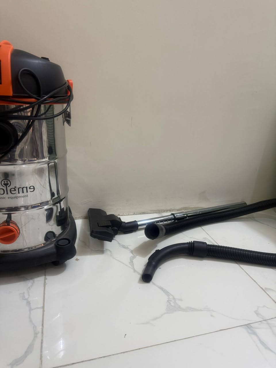 سلام عليكم مكنسه كهربائيه المانيه ماركه امبليوم بيه خاصيه سحب المياه من الأرضية سعرها ٦٠ وبيه مجال مكان بغداد الحريه


**إذا كنت صاحب هذا الإعلان وتريد حذفه لأي سبب، رجاءا أرسل رسالة إلى الدعم الفني**