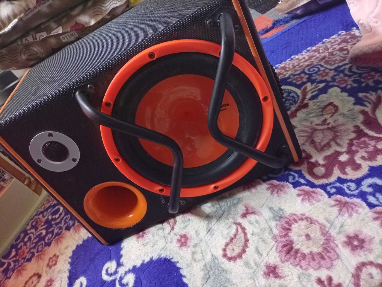 سلام عليكم مضخم للبيع شرط شغال ماصارلو شهر مااخذتو السعر 75رقم هاتف ***********
