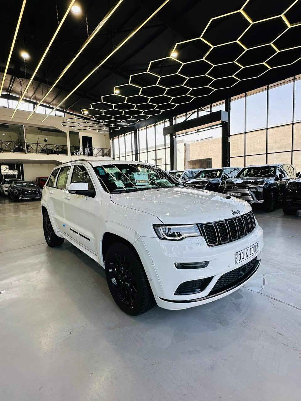 السلام عليكم زبائننا ومتابعينا الاعزاء جيب كراند شيروكي فئة ال S خليجية وكالة هارلم موديل 2022مكفولة 
👈 ماشية 8 الف مايل 👉 
(بحالة الزيرو)
👈  رقم مميز  👉
بعدها بالفابلونات كما موضحة أدناه المواصفات المعروفة رادارات امامي وخلفي وجوانب  منطقة العمياء بانورامى بصمة وتشغيل عنزبعد 5 راكب محرك 3600 وداخلها احمر المغربي المرغوب 
ملاحظة 
(السيارة مغلفة بافلام الحماية PPF تغليف كامل)
الكبات الصغيرة والارضيات وعدة الاسعافات الاولية وعدة الشركة بعدهن بالچيس السيارة خاضعة للفحص والسونار من قبل مركز بدي چيك يعني بيها تقرير شامل من ناحية الصبغ والبارد والتبديل والكيلو متر والعقول والگير والمحرك وباقي التفاصيل 
للاستفسار الاتصال 
0770 118 9000
او زيارتنا بغداد معارض البياع معرض حيدر سيدار شارع الوكلات مقابل المتنزه 
ادارة المعرض ***********  
وتحياتنا للجميع .
