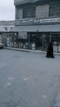 السلام عليكم بيت مساحه ٥٠ متر شارع جامع سيد صلاح مقابيل أسواق مصطفى البيت يحتوي عل غرف نوم ٢ واستقبال وحمام وصاله ومطبخ للاستفسار الرقم ***********
