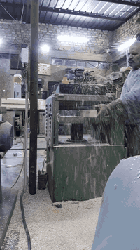 اللهم صلِّ وسلم وبارك على سيدنا ونبينا وحبيبنا وشفيعنا محمد وعلى آله وصحبه أجمعين 
معمل نجارة بركة الرحمن بادارة ابو ضحى النجار ناحية الوجيهيه شارع الاطباء رقم الهاتف *********** وجبت جرابي نفر واحد ونفرين
