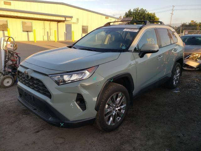 السلام عليكم 
للبيع تويوتا راف فور فئة xle 2020 رقم بغداد بانزين محرك أربعة سلندر 2500  مو هايبرد بانزين فقط اللون سمنتي ضربتها فقط دعامية خلفية بدون ايرباك وصور الحادث موجودة بالمنشور مع رقم الشاصي وتم تبديل القطعة بوحدة جديدة. ماشية أقل من 60 الف كم (40 mile) فوول مواصفات كراسي جلد أسود وكهرباء اثنين السايق وكهرباء الراكب وجنطة كهرباء رادار كامرة شاشة لمس ابل كار بلي  تبديل الدهن كله بالشركة والبانزين كله محسن .
السعر المطلوب 25000 وبيها مجال للطيبين .
 هذا رقمي بي واتس اب *********** اني دكتور رائد
 والسيارة بأسم طبيبة
مكان السيارة الكاظمية
