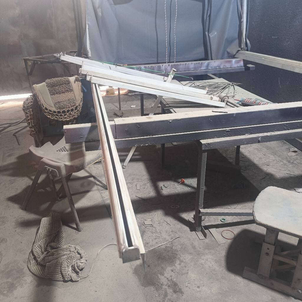 السلام عليكم 
الي يدور محجر سلايت مع الچادر للبنكو 2700او 3000شغل تفصال درجة اولى ويحتوي على سكه 3ملم ثقيل و12قاطع العنوان البصرة حمدان للاستفسار الاتصال على الرقم ***********وعندي مقطع فيديو الي يريد يراسلني واتساب البصرة, العراق
