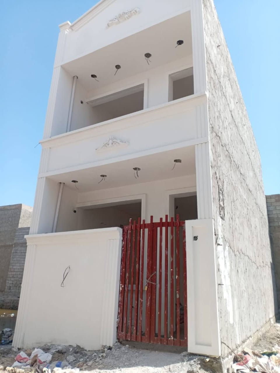 يرهم نضام اقساط
سلام عليكم يعلن مكتب حميد للاستثمار العقاري بيت للبيع جدآ مناسب 43 وبي مجال  تسليم مفتاح 
مساحه 50 متر يحتوي على غرفتين نوم صاله ومطبخ وخدمات طابو زراعي سند 25 منطقه الدوانم قرب الشرطة الخامسه لاستفسار اتصل *********** ابو دموع
