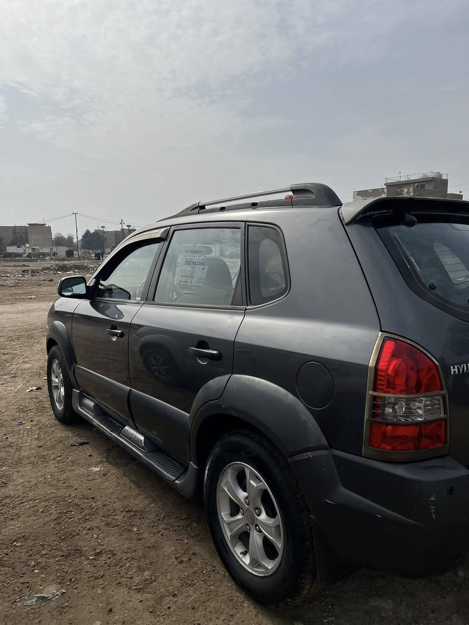 سياره توسان 2009 وارد خليجي دفع رباعي محرك2000 دوش 4سلندر كل اجزائها اصليه خاليه من الحوادث ما عدى رصعات قليله على البارد تبريد شغال وشاشه والسقف بانوراما رقمها بغداد مميز فيها والتحويل مباشر 
السعر:127 ورقه وخوش بيه مجال 
للتواصل:***********
