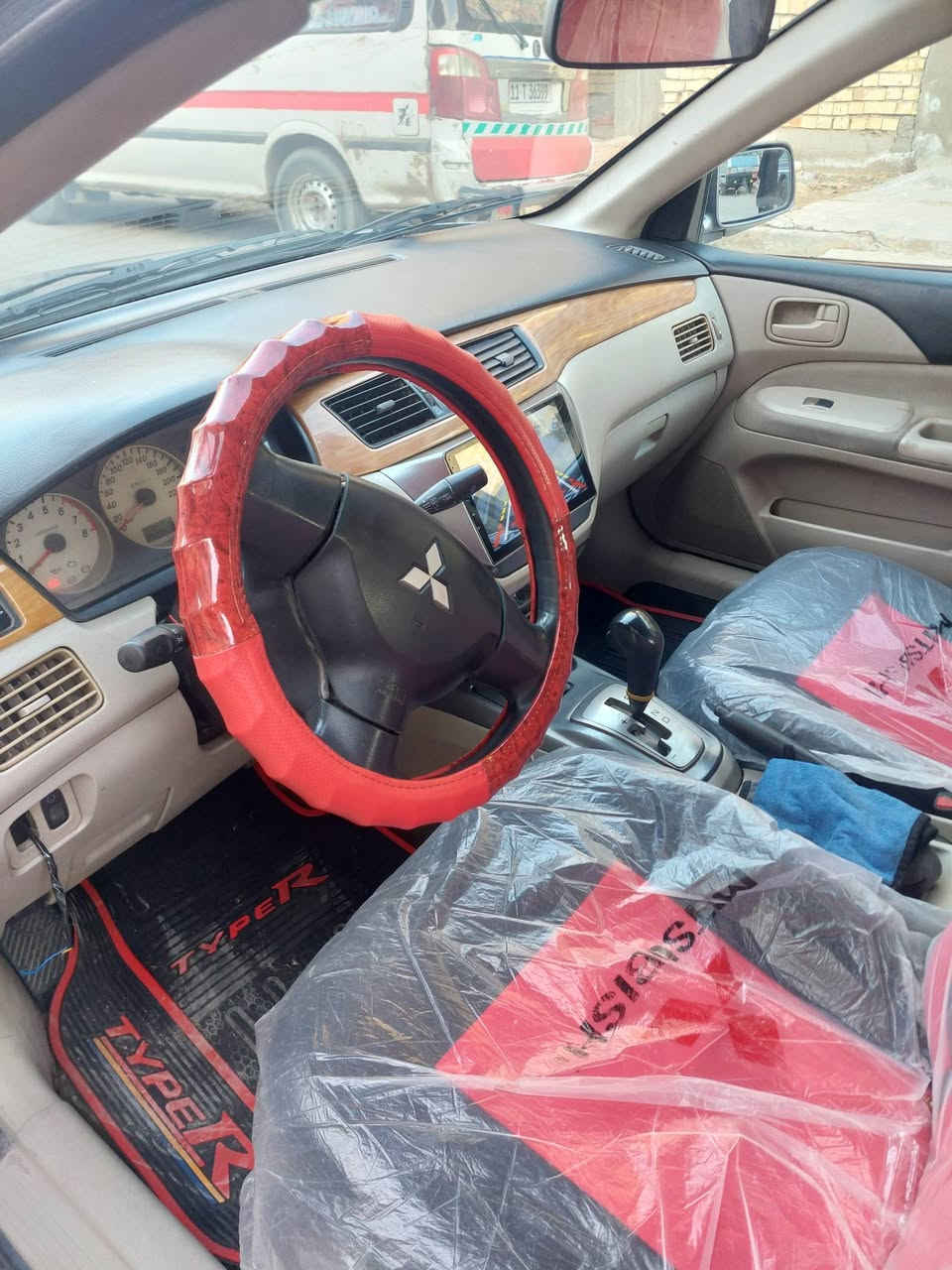 السلام عليكم لانسر موديل ١٠ رقم بغداد سنوية لغاية ٢٠٣٠ كير محرك تبريد كهربائيات مكفول بيه ضربة بلجاملغ الخلفي مواصله داخل  صدر تايرات نضيف السعر ٧٧ عنوان بغداد رقم الهاتف ***********
