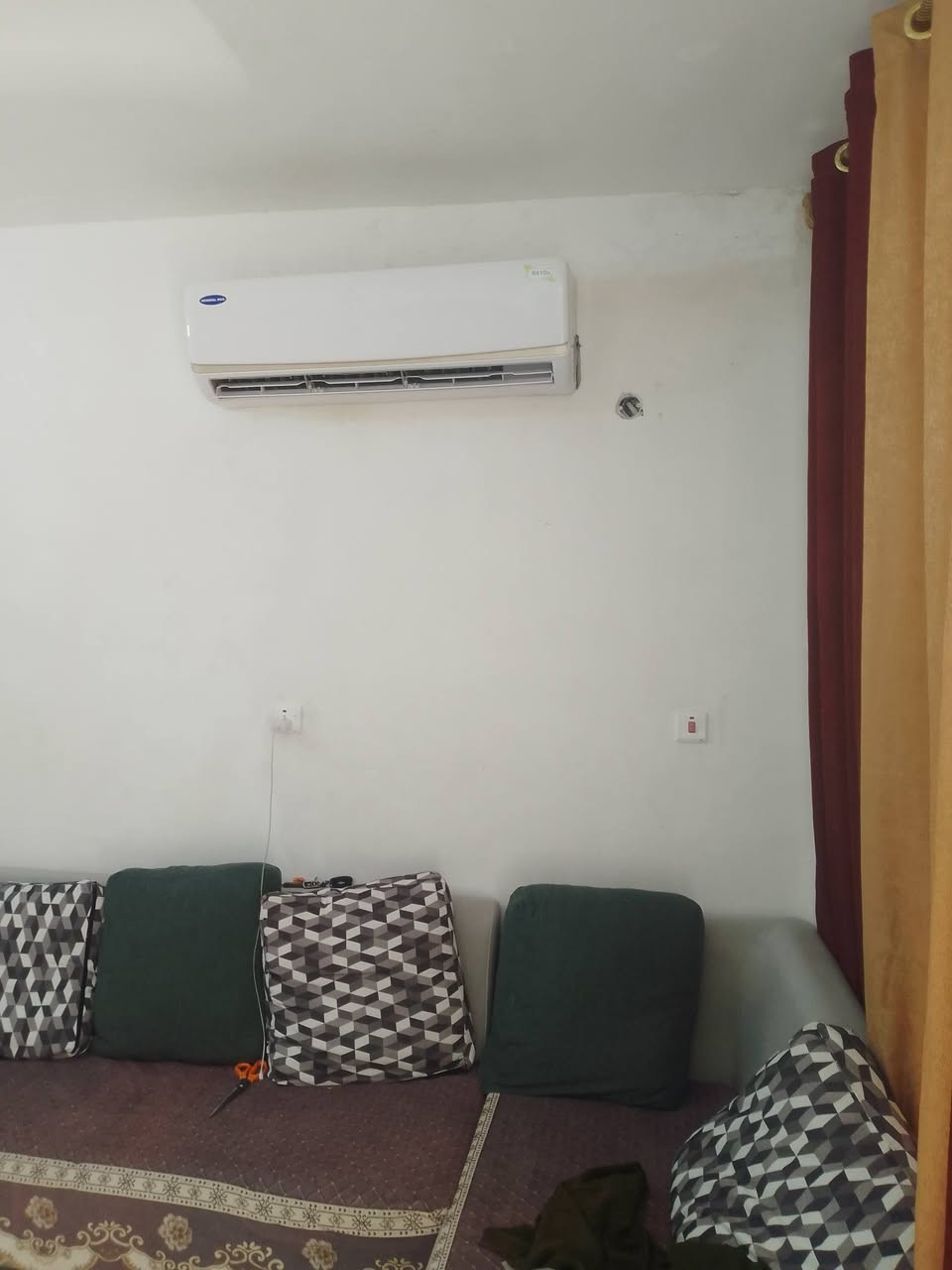 نصف قطعة للبيع مدينة الصدر قطاع 51 قرب أسواق بيت ابو ضياء ***********
