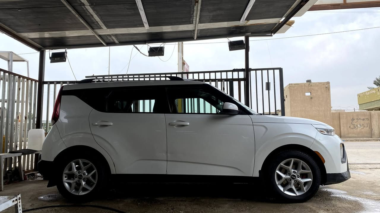 السلام عليكم 
كيا صول موديل 2020 ابيض صدفي
وارد امريكا - جالمغ الأيسر الخلفي 
والعراق جاملغ الأيسر الامامي
ممشى السيارة 155 كيلو
السيارة بإسمي رقم بابل تحويل مباشر
سعر السيارة 147 وبيها مجال بسيط
للتواصل ***********
