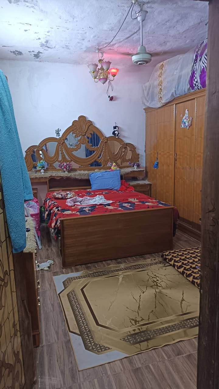 بيت 150 متر البيت بي ورقه من البلديه شارع تبليط ومجاري حكوميه السعر 60 مليون الاستفسار *********** العنوان الكوفه خلف مسجد الكوفه بستان ابو كمال
