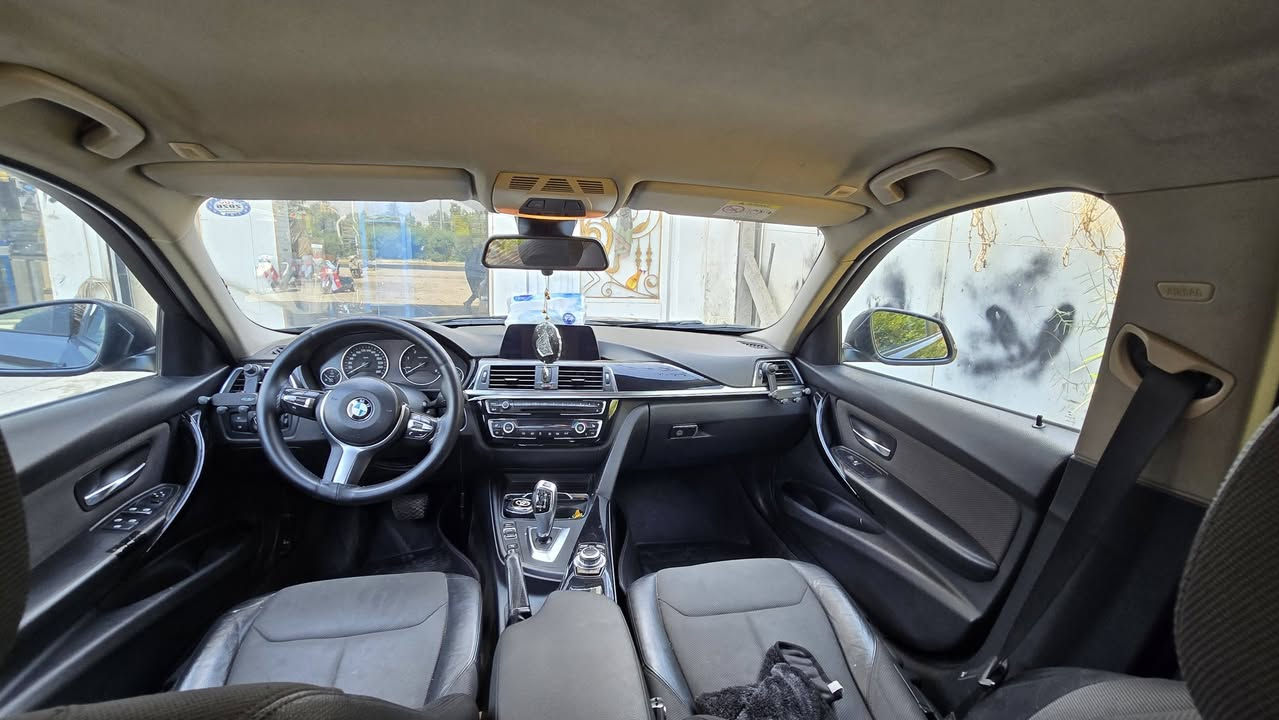 السلام عليكم 
بي ام كاز تون بور تيربوا  F3  318d

سياره كاز اربعه سلندر  ستيشن موديل 2016

قبل كلشي سعر   125 بلاش  وبيها مجال 

مواصفات السيارة 
تدفئه كشنات
تحكم سرعه
شاشه اعطال
بصمه 
صندوق كهرباء
3 وضعيات قياده
تبريد قطعتين
وبعد بيها مواصفات المعروفه

حادثها / سياره بدون حادث فقط بارد بالباب الخلف السائق حته الدعاميات بدون صبغ
سونار من ضمن الصور

سياره كامله مكمله طياره شلعه ومعدل
سنويتها لل 2030   
***********
