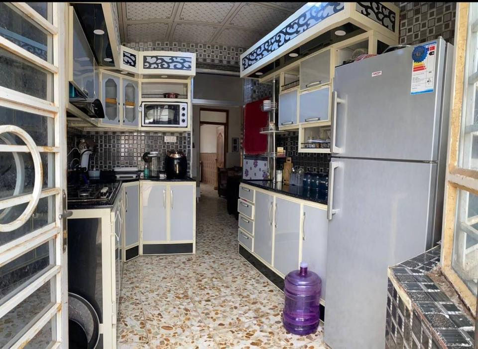 السلام عليكم
للبيع بيت في كربلاء – طويريج

المساحة: 120 م²

طابقين يحتوي اربع غرف نوم وصاله واستقبال ومطبخ وتلاث صحيات 

طابو زراعي

الخدمات: مجاري + تبليط

العنوان /كربلاء/طويريج/حي الجمعية/شارع اصحاب الكساء  

للتواصل :  ***********
