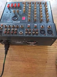 مكسر صوت للبيع ٣٠٠واط شغال فقط صوت ماكو ما اعرف السبب للاستفسار الاتصا...