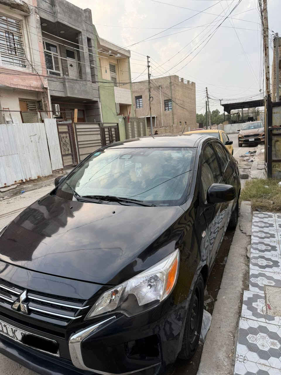 السلام عليكم
مسيوبيشي ميراج اسود 

موديل 2024

السياره دخول جديد مرقم بغداد  وجاهز ماشيه 26 الف ميل 

بيها 3 قطع صبغ السياره بدون ايرباك

نظيفه جدا وما ماشيه في العراق اقتصادية إلى إبعد الحدود 

تخم تاير وويل جدد 

السعر 100 وبيها مجال بسيط جدا  

صور الحادث مرفقه في المنشور

للتواصل 

*********** واتساب فقط 

*********** هاتف بغداد, العراق

