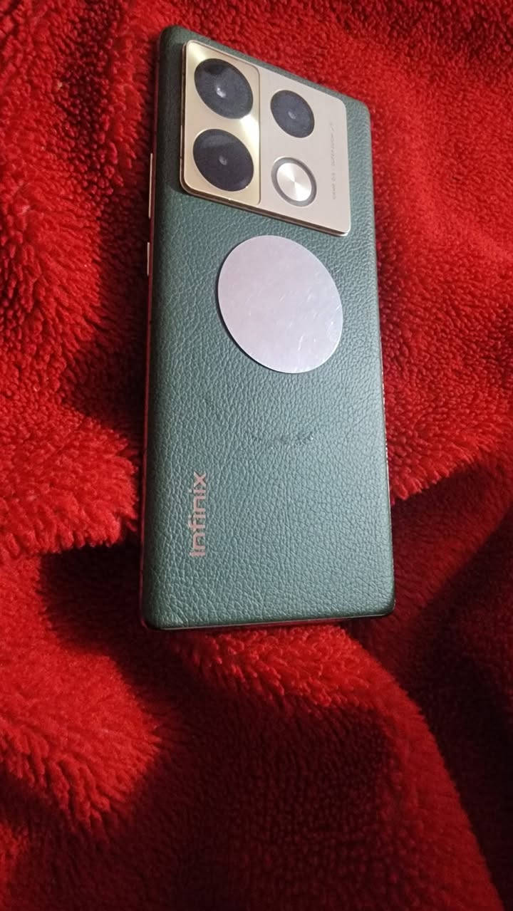 انفنكس نوت 40 برو 
فقط شخوط بالشاشة السعر ١٥٠


**إذا كنت صاحب هذا الإعلان وتريد حذفه لأي سبب، رجاءا أرسل رسالة إلى الدعم الفني**