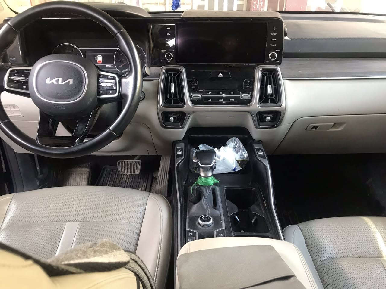 السلام عليكم
للبيع سورنتو وارد امريكي 
ضربته موضحه بالصور
موديل 22 
ماشيه 68000
رقم بغداد ب اسمي تحويل ثاني يوم
مواصفاتها : 
1/1 
محرك 2500 تيربو
بانوراما
بصمه
مقاعد جلد ومقاعد الاماميه فقط  تدفئة و تبريد
 6 راكب مقاعد مفصوله مثل ما موضحه بالصور
حساسات من كل جوانب 
نظام قياده آلي و تحديد السرعه
و نظام تحذير عند اجتياز او خروج من الموقف
شاشته معربه 
السياره جاهزه من كلشي والي يريد يتاكد ب سونار من حقه
ابيع نقد 220 $ وبيه مجال بسيط
و اقصاد مقدمه 150$ و باقي 500$ بالشهر
فقط فقط للموظفين  بسعر 230$ ثابت
هذا رقمي
***********
وبالخدمه
