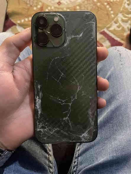 السلام عليكم ايفون 13 برو ماكس نموذج M الذاكره 256 مستبدل شاشه اصليه والضهر مكسور فقط المكان بغداد بنوك السعر 450 وبي مجال بدون ملحقات شرق اوسط الجهاز وتساب فقط ***********
