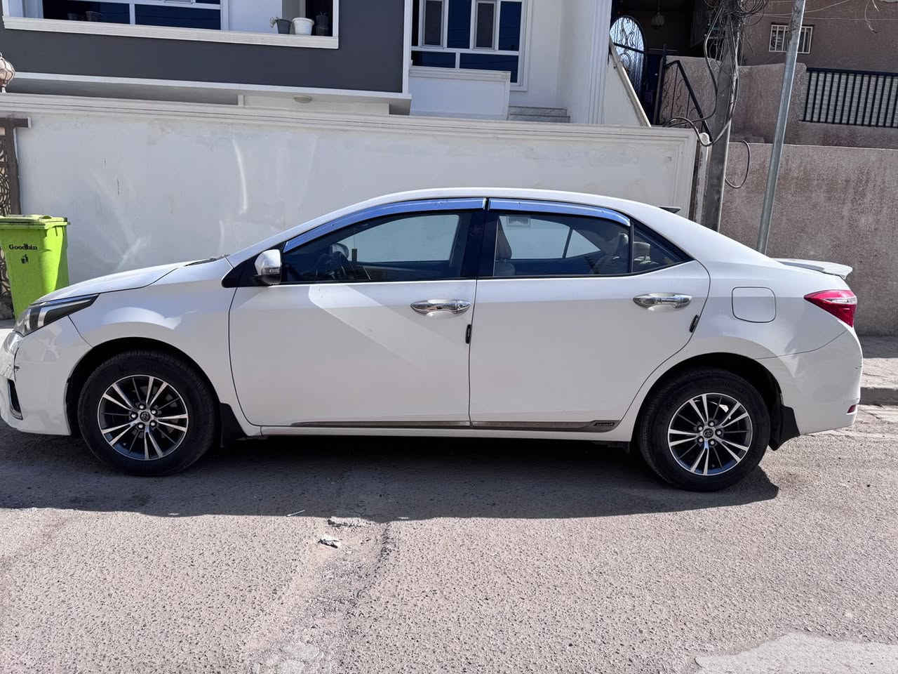 السلام عليكم... كورلا خليجية 2015 استلام الشركة العامة  محركها 1600 وفيها نظام الايكو

ماشية 125000الف كيلو سيارة مكفولة مابيها اي ضرر فقط بارد بل جاملغ أيمن على كد اصبعين يعني طعجه مو ضربة ودعامية شخط غير هذا ماكو  السيارة على ايدي محرك كير مكفولات صدر جديد شاشة لابتوب كاميرا وصور كدامك 
سعر السيارة143$ وبيها مجال قليل العنوان بغداد حي الجهاد قرب مسبح الرافدين ‭٠٧٧١ ٣٠٦ ٧٢٩٩‬
