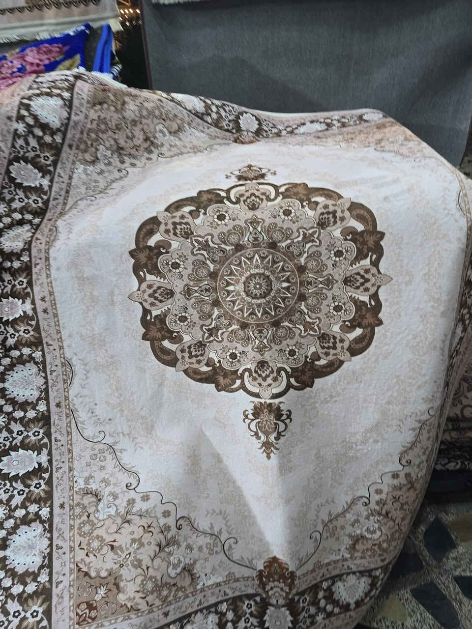 معرض العزيز اسعار جمله واتساب ***********
بيع جميع انواع الكاربت والزوالي المشتل شارع الجامع مقابل فلافل رزاق مستعدون لتجهيز دوائر الدوله لدينا كادر مختص في الفصال والريافه حسب الطلب @الجميع
