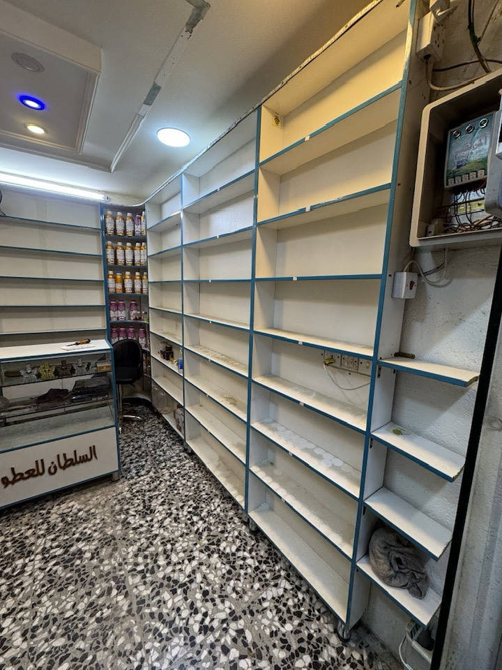 ديكور محل للبيع على هاذه الشكل سعر مناسب ***********
