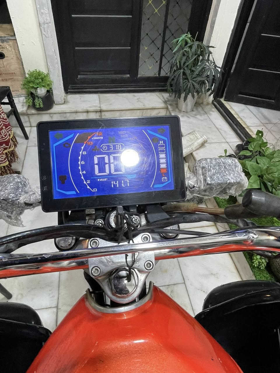 السلام عليكم للبيع سونك 2025 تشغيل عن بعد محرك مكفول تايرات جدد دبلات جدد سرعه 160 كهربايات كلها شغاله نص نكره سلف الدراجه بحالت الوكاله مصارلها هواي من نازله من المعرض الدراجه كفالى عامه السعر { 850 } *********** بغداد/ الكريعات
