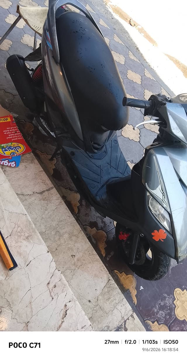 السلام عليكم دراجة ثعلب للبيع نضيفة بس صوت المحرك خشن ما أعرف شبيهة والهندريخرط شغالة نكرة سلف مكاني بغداد مدينة الحرية السعر 400 بيهة مجال بصيط للاستفسار الاتصال ***********
