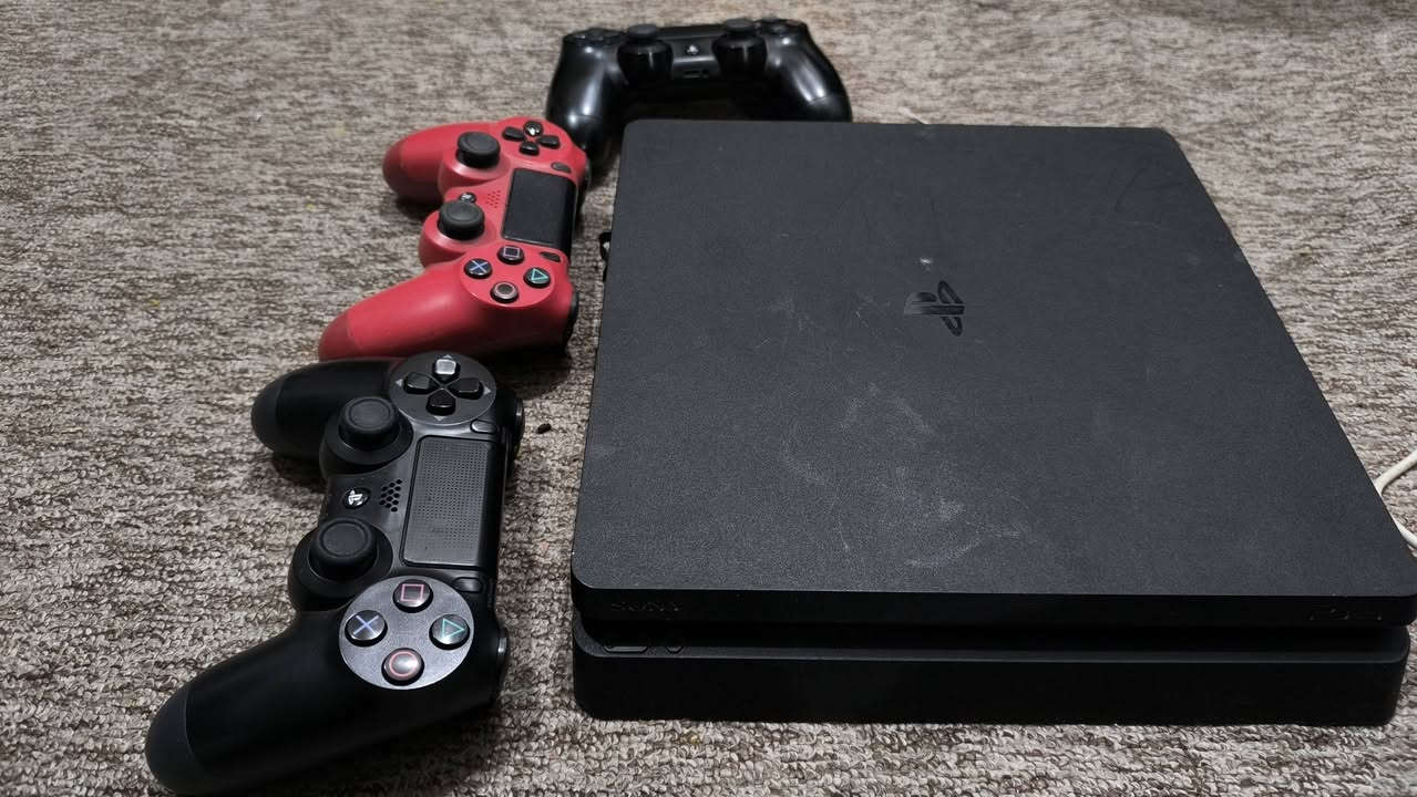 بلايستيشن 4 سلم مستعمل بحالة جيدة يأتي مع ثلاث يدات و7 العاب بسعر 250 الف وبي مجال 
الموقع/اربيل-مجمع زين ستي
الرقم واتساب ***********
