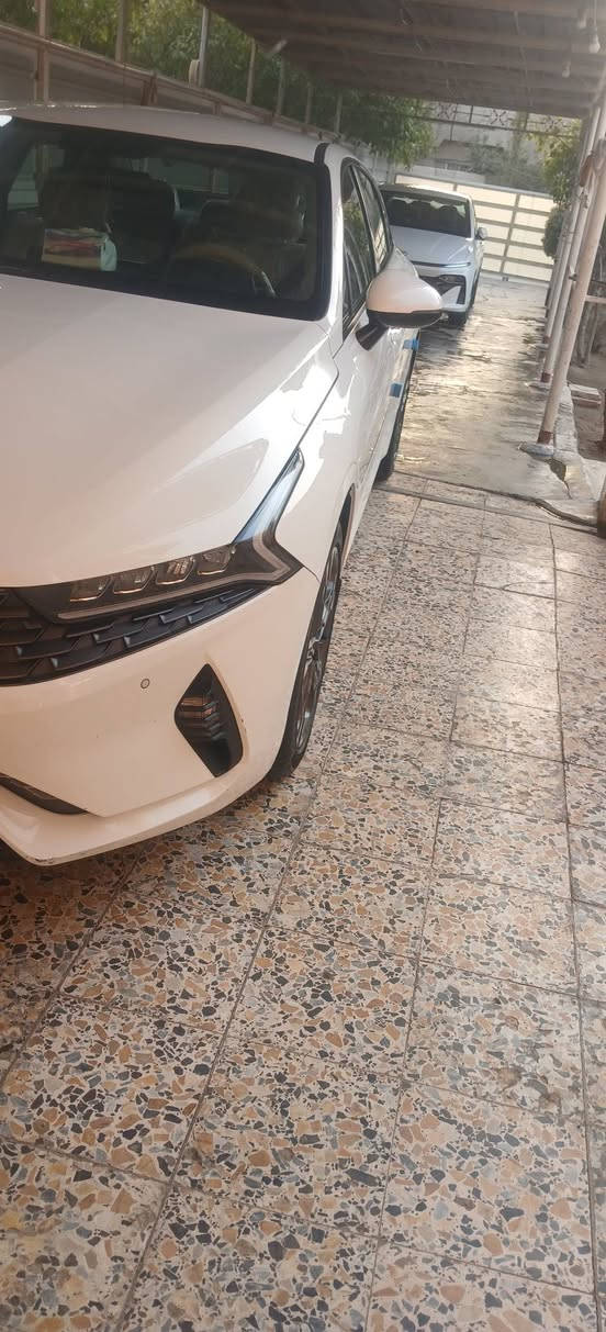 السلام عليكم سياره K5خليج موديل 23 مكفوله كفاله عامه فول ماعدا بنوراما محرك 2000 دوش  ماشيه 40 الف حقيقي بسمي سعر 215 وبيها مجال لطيبين مكان بغداد الغزاليه رقم هاتف ***********
