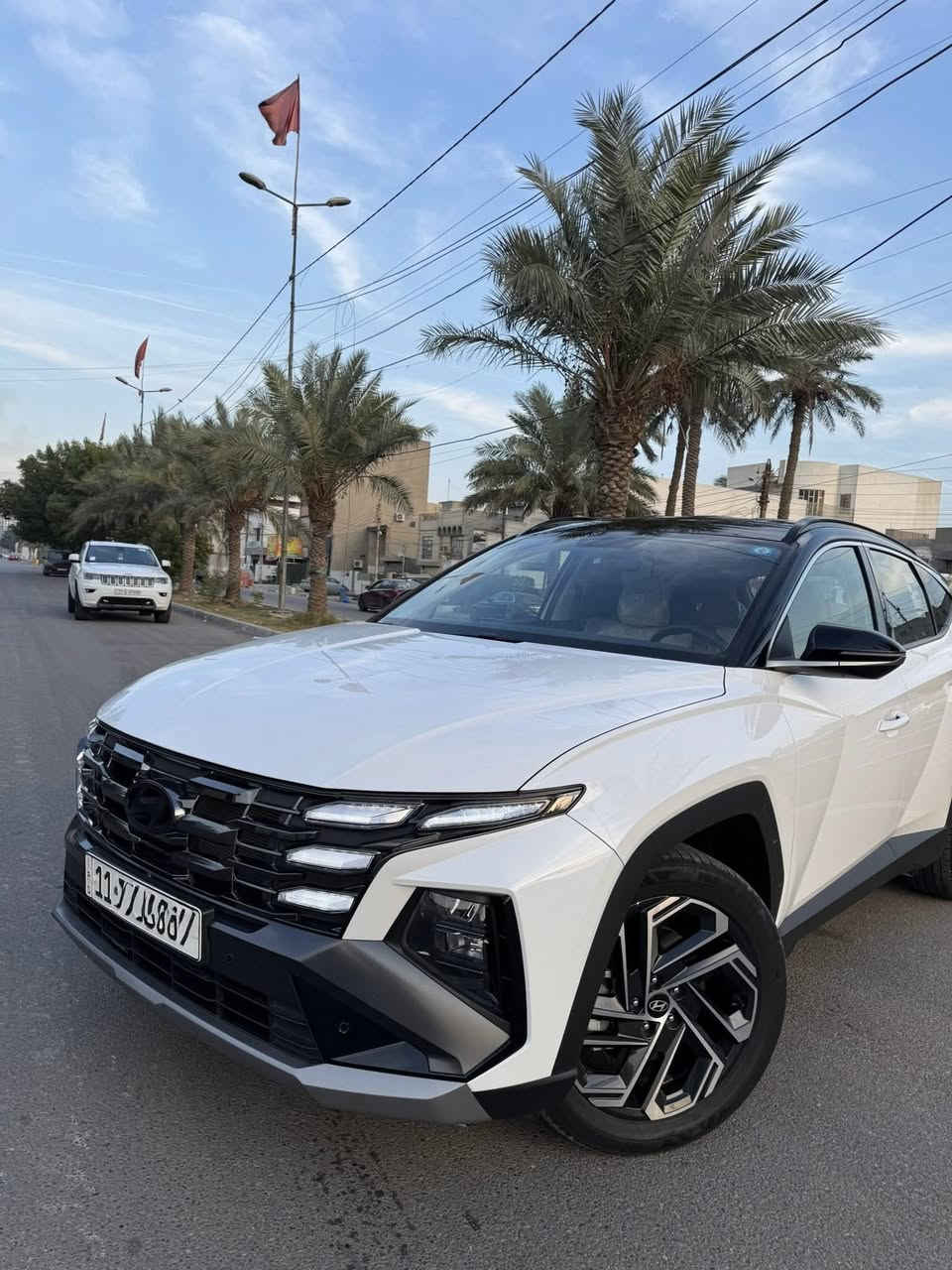 السلام عليكم
هونداي توسان   2025 خليجي ( تو كلر ) 
ماشيه 24 الف فقط جديده بمعنى الكلمه 
مرقم بغداد كامل 
تحويل ثاني يوم 
سياره مكفوله لا صبغ ولا بارد ولا شخط كفاله عامه 
سياره بحالت زيروو بمعنى الكلمه 
  اليكم التفاصيل الآتية فول موصفات 
بحالة : زيرووو بعده 
 حجم المحرك 2.0L 
 مرتبط بناقل حركة أوتو 6 نمر 
 مفتاح التشغيل بصمة 
سياره تو كلر ارغب شي 📍✅
شاشه دجتل متصله 
 تشغيل عن بعد 
جنطه كهربائي 
سايد بريك بصمه 
 اريل نفكيتر 
حساسات أمامية 
حساسات خلفية
لايت زينون + LED 
 كشافات 
 بك لايت LED 
 دخول بصمة ذكي 
 حجم الاطار 235/55R18 
 ويل كب 18
 4 دسك
 حساسات ضغط الاطارات 
 اشارة في المرايا الجانبية 
 المرايا قابلة للطي كهرباء 
 ماسحة خلفية 
عدد AIR BAG 2
 هاند بريك بصمة 
 ا ABS 
 دشبول شاشة ديجيتال 
 شاشة Apple Car play 
 كاميرا دوارة 
 مقود جلد حياكة 
 مثبت السرعة Cruise 
 المودات والاوامر الصوتية 
 ا Bluetooth / USB 
شاحن هاتف Wireless 
مخرج منفذ الطاقة 
فحص نظام السيارة 
تتسع المقصورة ل 5 ركاب 
حركة المقاعد الأمامية كهرباء 
تجاوي 5 متحركة 
 نظام الايزو فكس ISOFIX
 قطعتين تبريد  
 أوضاع القيادة Drive Mode 
 ا ECO / NORMAL / SPORT 
 أوتو هولد Auto Hold 
 نظام مانع الانزلاق 
 نظام نزول المنحدرات 
حاملات الأكواب عدد 8
 بردات أبواب خلفية 
 بردة خلفية 
 تطعيم الدواخل ألمنيوم 
السعر 240 وبيه  مجال حك جيه 
رقمي *********** 
مكاني بغداد تقاطع الدرويش حي التراث
