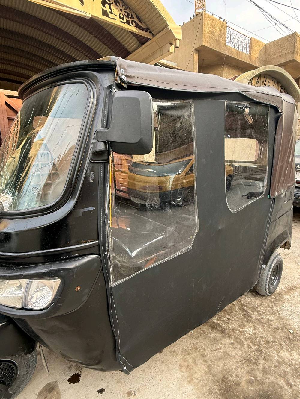 تكتك TVS باللون الأسود بحالة جيدة، مثالي للتنقلات اليومية أو العمل. يتمتع بتصميم عملي ويحتوي على مساحة داخلية مريحة. يمكن الاطلاع عليه في أي وقت مناسب. الاتصال لمزيد من التفاصيل.