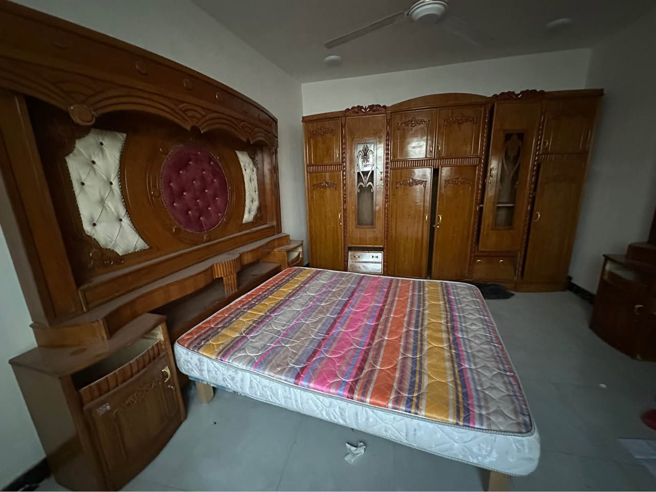 السلام عليكم غرفه نوم للبيع مستخدمه نضيفه للستفسار الاتصال ع الرقم ‭0781 087 4097‬ حلة, بابل
