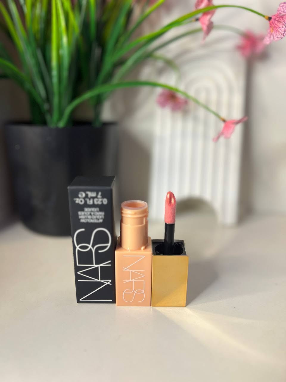 بلشر سائل NARS من شركة نارس الأصلي 
بلشر بتركيبة خفيفة وتغطية عالية بلمسة طبيعية بدون تكتل. يمنحك بشرة ناعمة ومشرقة وثبات يدوم طول اليوم. مثالي للاستخدام اليومي ولمكياج متقن ✨💄
متوفر بثلاث تدرجات أساسية لكل بنت 💚

سعر القطعه 5 الاف فقط🔥❤️
💌 للحجز والاستفسار عبر الدايركت
🚕 يتوفر توصيل لجميع محافظات العراق


**إذا كنت صاحب هذا الإعلان وتريد حذفه لأي سبب، رجاءا أرسل رسالة إلى الدعم الفني**