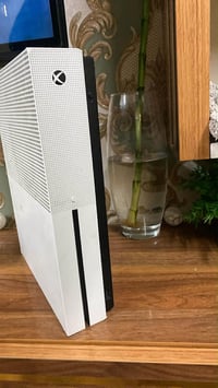 ١تيرابايت • جهاز ألعاب اقراص • جوستك احمر وابيض