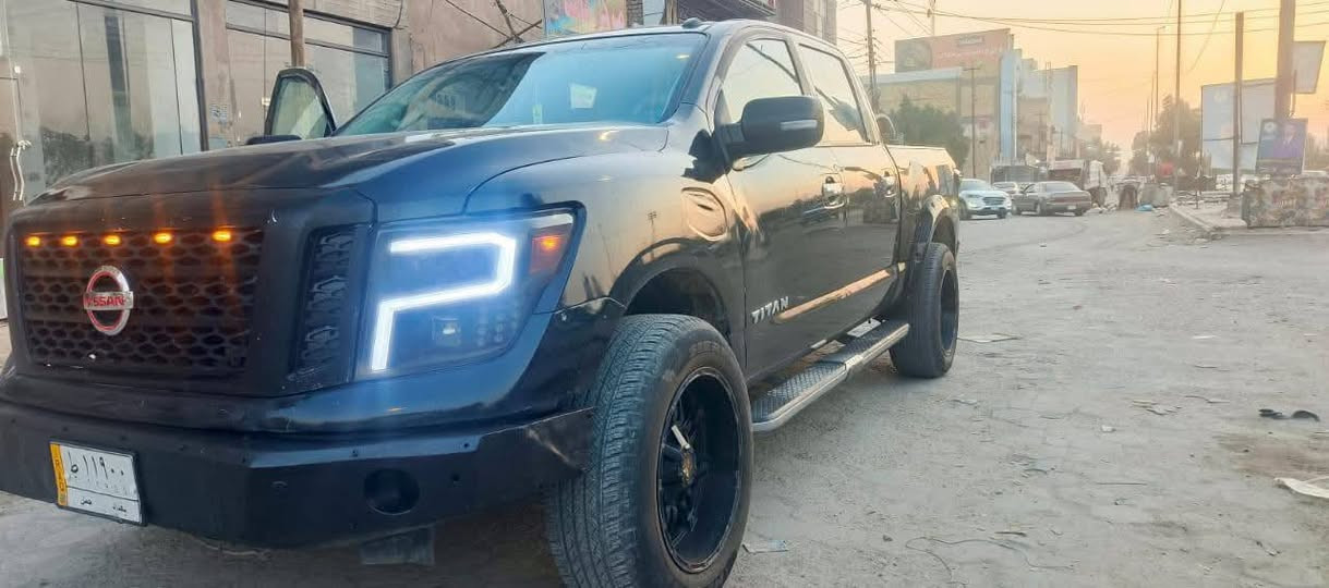 للبيع المستعجل من اجل عمليه وخفضت السعر من 170 لل160 وبيها مجال هم 
نيسان تيتان موديل 2017 شرط الوحيده بشكلها هذا بالعراق
للبيع للبيع للبيع
رقم بغداد مداور ثاني يوم باسم ولد من اهل اليرموك 
                            (باب طويل بدي قصير )
وارد امريكي 
مكينه وكير شبه الجديد لا تنقيص ولا تبخير 
حجم المكينه 5600 
الحلو بيها صيف شتاء تشتغل بانزين عادي بس اني عن نفسي افولها محسن 
حداديه مسويها من شهرين شبه الجديده 
مثيت سرعه 
رادار نقطه عمياء 
حساسات امامي خلفي 
شاشه دشبول 
كاميرا خلفيه 
گير تعليك
تبريد ثلج قطعتين 
تحكم ستيرن 
كاميرا خلفيه 
كشنات تدفئة 
تايرات جدد شرط ووصلهن موجود 
السياره نظيفة وحلوه واضافاتها احلى 
حادثها موضح بالصور المرفقه مع السونار 
عليها ادامه كاملة لمنظومة البانزين كاملة 
السياره سنويتها انتهت قبل شهر 
السياره عليها غرامات 600 الف دينار ينزلن من السعر النهائي بعد الاتفاق
مكان السياره النجف 
سعر العرض السابق  170 والان ب160 وبيها مجال قليل
للاستفار الاتصال على رقمي او التواصل واتساب *********** النجف, العراق
