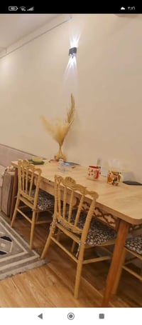 ميز طعام • بدون كراسي