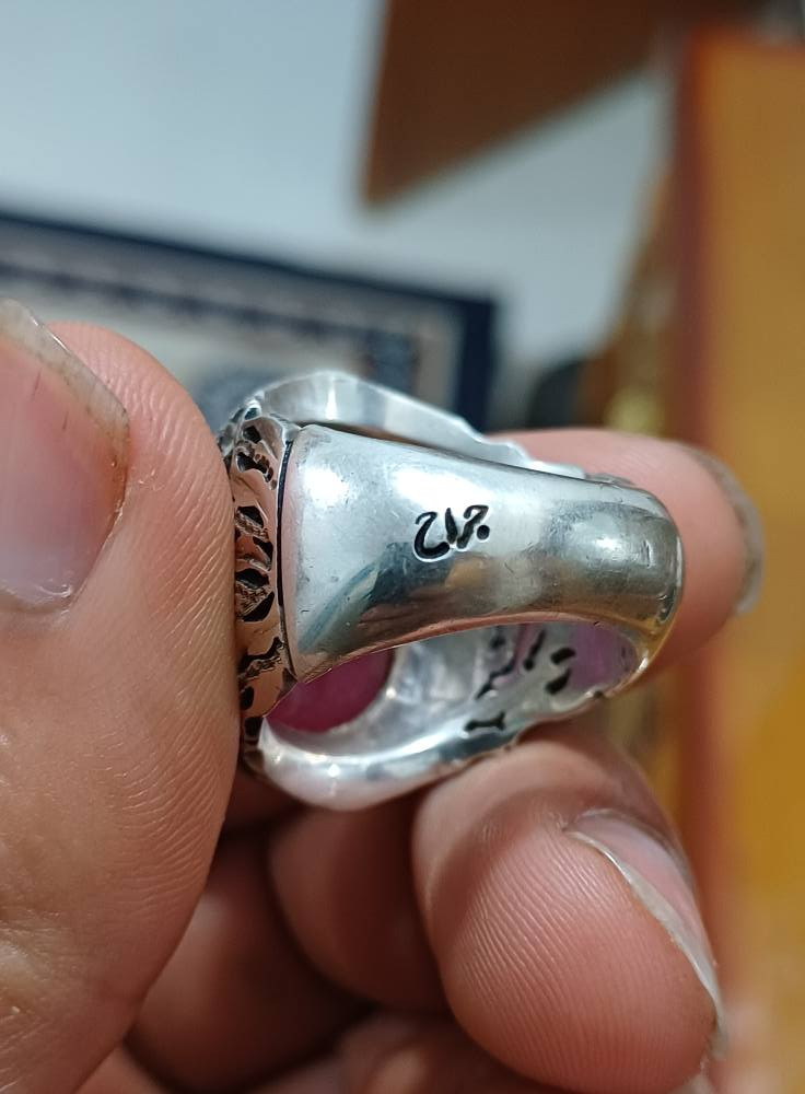 محبس ياقوت افريقي
صياغة جراح 
مطعم 4 حبات ألماس
 الوزن 28.5 غرام 
قياس 22
السعر: 350 وبيه مجال
متوفر توصيل لجميع المحافظات


**إذا كنت صاحب هذا الإعلان وتريد حذفه لأي سبب، رجاءا أرسل رسالة إلى الدعم الفني**