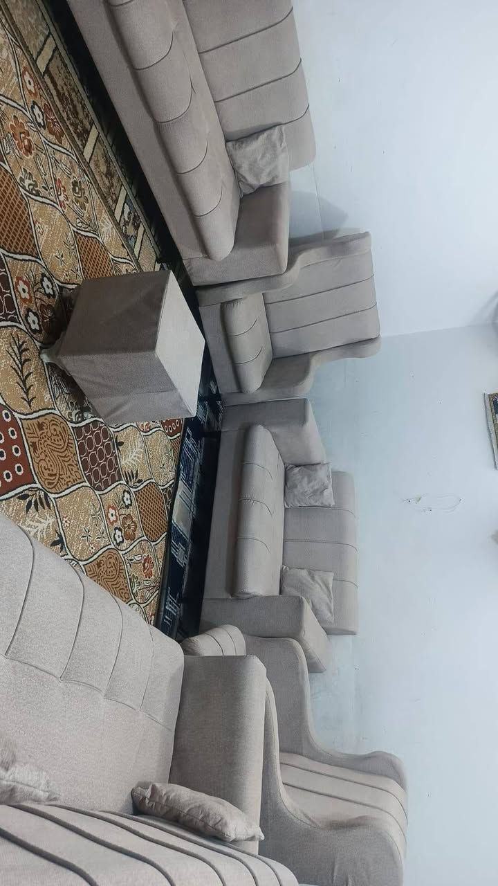 تخم 10مقاعد جديد كلش اي ضررمابي نضيف جد شرط النظافه سعره 275يوجد توصيل داخل كربلاء ***********
