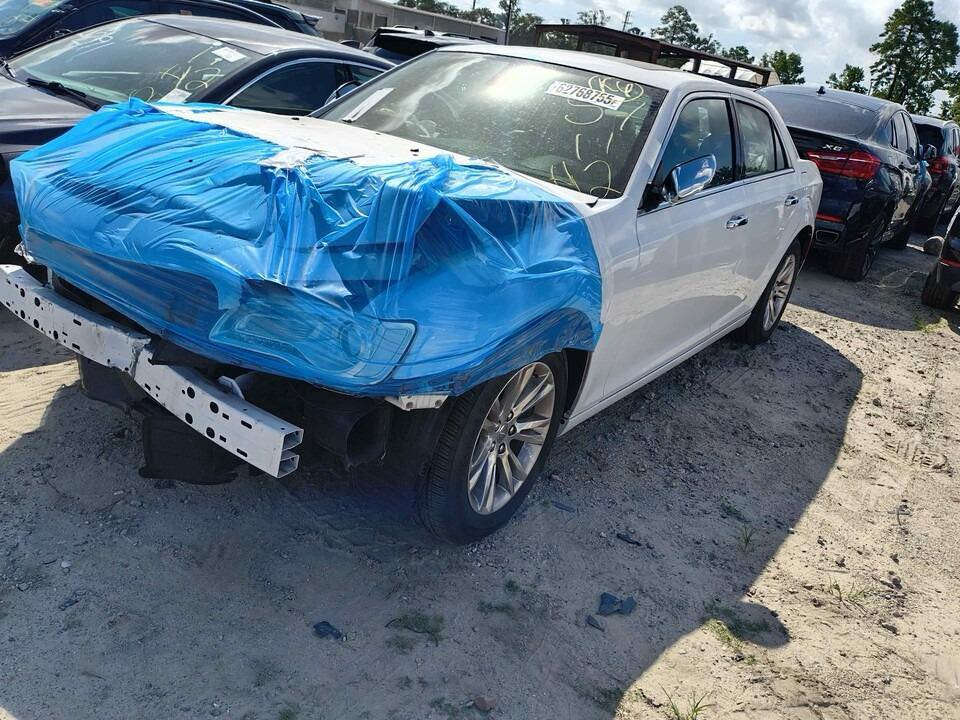 اوباما كلايسلر للبيعC300
رقم بغداد دخول جديد
فول مواصفات بونراما برده خلفيه 
داخل عسلي 
حادث بونيد فقط بدون دواخل 
ابيعه بدون تصليح
السعر 232ورقه 
مكاني بغداد زيونه
***********
***********
