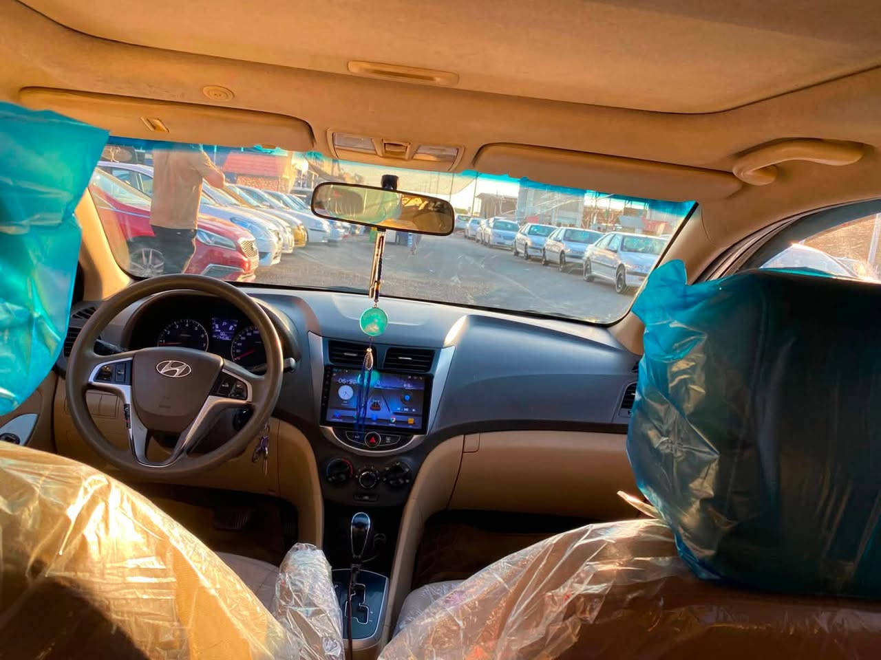 السلام عليكم
اكنست موديل 14شكل 15

السيارة فول مواصفات 
واحد ع واحد
مكينه1600
تبريدجديدة
حدادة جديدة 
السيارة جاهزة من كل شيء
رقم نجف دولي 
سيارة مكفول
من ضرب وصبغ
مكاني نجف 
السعر 105وبيها مجال
الاتصال ***********
