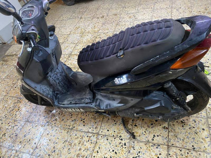 للبيع السلام عليكم 
سنكس نثيه 110 بلاديه الدراجه ونضيفه نكره سلف
بيها فقط لاستيك ولف الدراجه ينراد الها غسله دراجه كلش نضيفه كدامكم السعر 400 وبيها مجال بسيط
*********** واتساب فقط
