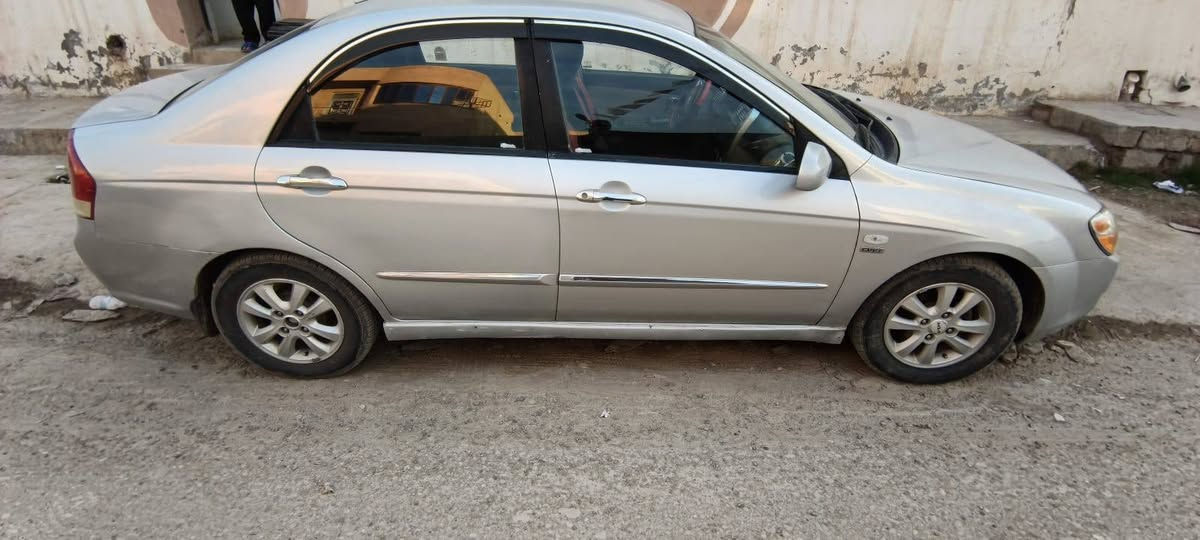 من رخصت الادمن
السلام عليكم 
كيا سيراتو موديل 2007
رقم صلاح الدين أ 
مواصفات 
شاشه 
كامره خلفيه 
ويل نيكل 
لايت زنون
مدوشمه 
الارضيه جلد 
تبريد ثلج ❄ 
تدفيه 🔥
اضاءة بالجكمجه 
بصمه فتح 
مصبوغه حزام عده القماره 
اتصل ***********
