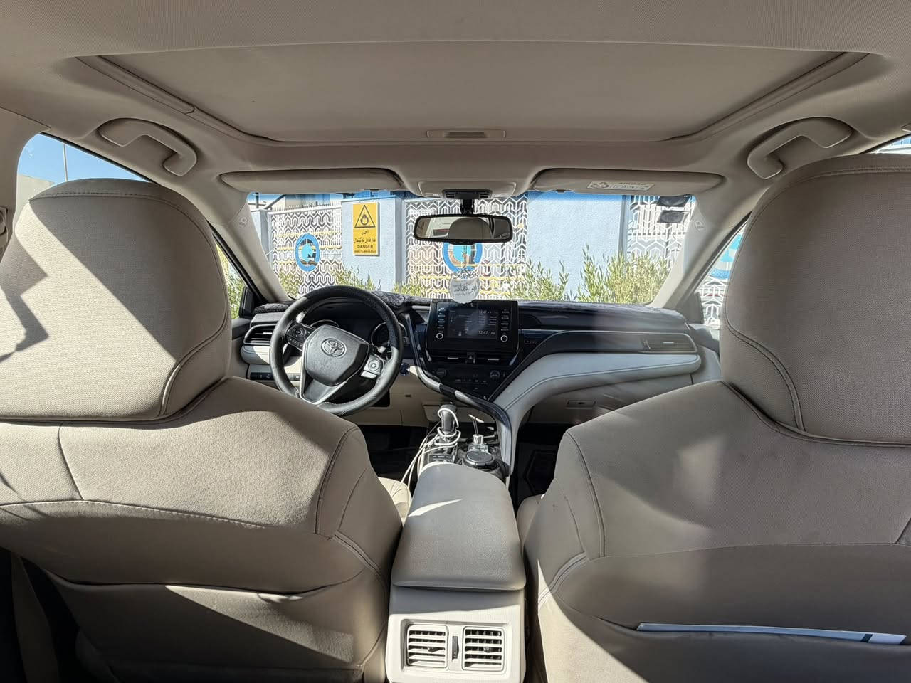 سلام عليكم
عندي كامري هايبرد 

موديل 2024

ياباني الاصلي 

شركة عبد لطيف 

رقم بغداد باسمي 

سياره فول 1/1

ماشيه 33الف 
بيه طخه بل الي بصف صايق كلش بسيطه 

سياره كلش جديده مناقصه شي 

سياره امبولشه جديد 

برده خلفيه بلادي مال شركه

حساسات 

كامره خلفيه 

اشاير بل مريه كشن كهرباء

لايت زنون 

فتحه سقف

شاشه 

تشغيل بصمه 

ابواب بصمه 

محرك 2500

سعر 255 وبيه مجال 

مكان سياره بغداد حي الحسين  

هاتف ***********
