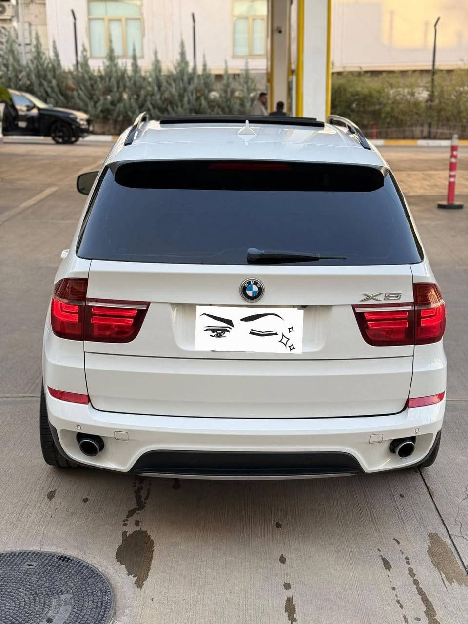 سياره BMW نوع X5 موديل ٢٠١٣ خليجي وكالة العروش بدون صبغ وبدون اي حادث السياره مكفوله من الدعاميه للدعاميه رقم سليمانيه الجديد الدولي باسمي وحاليا السياره في بغداد العامريه السياره ماشيه ٩٧ الف ميل
المواصفات 
محرك ٦سلندر n55 
بصمتين 
٥ كامرات محيطيه ٣٦٠ درجه
حساسيات محيطيه 
بنوروما
سيدي و سيدي جنجر بالجكمكه ٦ اقراص
مناخ منفصل والتبريد ثلج
تخم تاير جديد اقل من شهر من شاده
باب خلفي كهرباء 
السياره جاهزه من كل شي ومسويلها ادامه كامله  وتخم بلكات اصلي جديد وكويلات اصليه وتبديل دهن وفلتر الكير اصلي وكاله  والبطاريه قبل اسبوع بدلتها بنوع AC ديلكو ووصل الضمان موجود لمدة سنه  تبديل الزنون الى ليد للمازدات والبلوجكتر اضائه جدا قويه للمعلومات *********** ويوجد واتس اب
