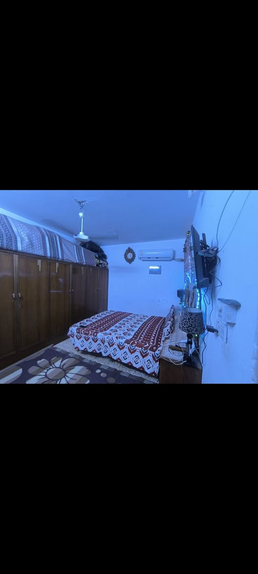 دار للرهن مساحه 100  موقع جدا راقي نجف حي الجامعه قرب مجسرات زهراء  غرفه صاله مطبخ ستقبال صيحات طارمه البيت نضيف مده رهن سنتين سعر 30 مليون رجائن الرهان فقط يخابر يردون عائلة صغيره @*********** ابو حسن وتساب موجود نستقبل منكم اي عروضان بيع وشراء ايجار رهان
