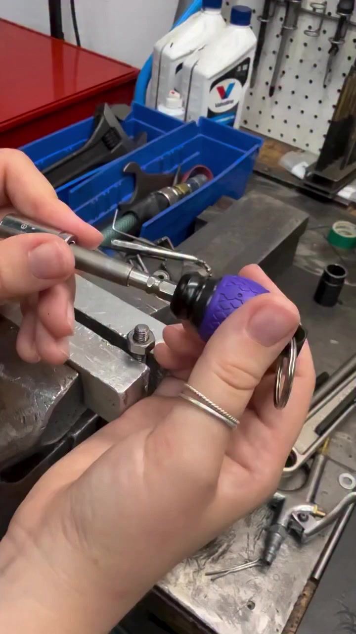 Our Carrying Bit Holder goes wherever you go. Use it as a keychain and a screwdriver anytime you need it!
Thanks to @palmac_tools 

#vesseltoolsusa #ballgrip #toollovers #EDCTools #EverydayCarry


**إذا كنت صاحب هذا الإعلان وتريد حذفه لأي سبب، رجاءا أرسل رسالة إلى الدعم الفني**