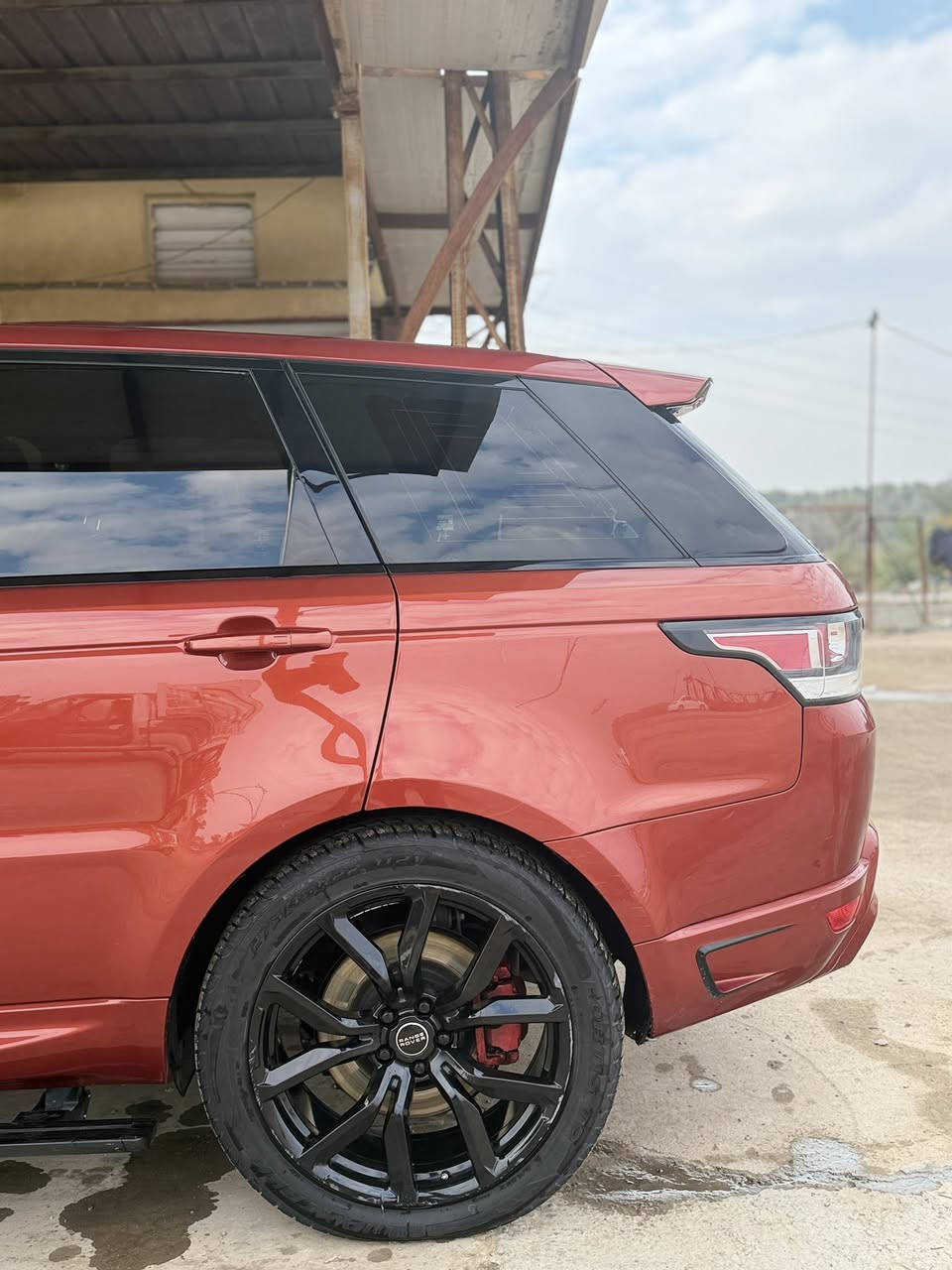 سلام عليكم 
بسعر كلش مناسب 28.800$

– رانج روفر سبورت أوتوبايوغرافي 2014  

خليجي جديدة لوك متتقارن بل معروضات بل سوك رقم اربيل باسمي سنويه وهزة جديدات

ماشيه ٩١ الف  بدون اي نقص السياره كامله مكمله -صيانة مسويلها ال كلشي من صدر امامي جديد وفيت بم وبلكات ونوزلات وجوبلسات وماطور هواء جديد وتايرات وياله مال اس في ار ومكينه لوك وسوبر بيها مال svr موديل ٢١ جديد لوك وزيوت تبديل  للاكسل وكير ومكينة  وفلاتر وكهربائيات كامله مكمله وداينمك جديد يعني سياره اخت زيرو مصروف عليها اكثر من ٨٠ ورقه وكله مسجله ممشغله اي ضوة #زيرو _ زيرو ترايها ومسويلها بوليش وحمام اليوم استلمتها وبدلت دهنا هم يعني الي يجي فقط يطلع يفحص ويسوق والله ويا 
 الموديل: 2014

 الفئة: Autobiography – أعلى فئة

 المحرك: 8 سلندر – Supercharged (قوة وأداء عالي)

 نظام الدفع: 4WD – دفع رباعي ذكي

 الكير: أوتوماتيك – 8 سرعات

 المواصفات والتجهيزات:

    - شاشة أمامية + نظام ملاحة GPS

    - شاشة للتبريد وتحكمات 

    - كاميرا 360 + حساسات أمامي وخلفي

    - نظام تعليق هوائي (Air Suspension) تصعد وتنزل 3 وضعيات

    - دوسات كهرباء تنزل وتصعد عن فتح الابواب

    - بيبان شفط تغلق

    - فتحة بانوراما + سقف زجاجي

    - مقاعد جلد ابيض واسود بلادي وغرفتها لوك تخبل

    - كروز كنترول + مانع انزلاق + أنظمة أمان متكاملة

    - إنارة LED + زينون أمامي

    - رنكات أصلية 22 إنج + تايرات جديدة مال svr جديد لوك
للاستفسار ***********
وتس ***********
