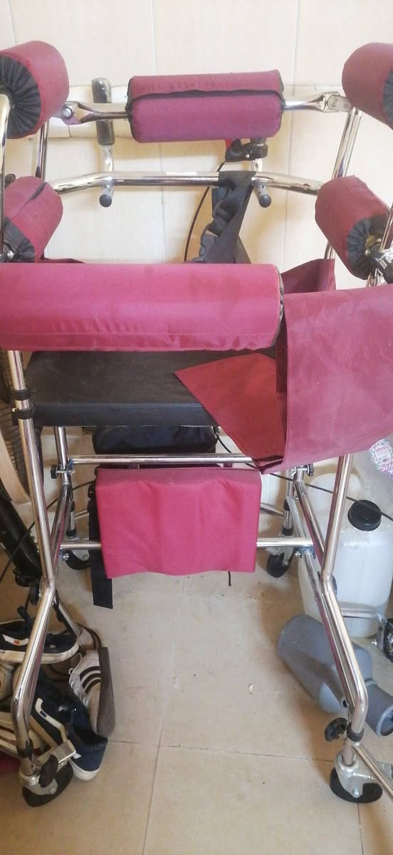 مسند  للمشي لكبار السن والمرضى
جديد غير مستخدم...
مكاني قرب فندق كرستال شارع ١٠٠
***********
